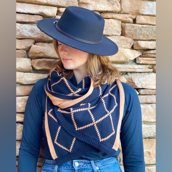 Paris Winter Diamond Check Thick Scarf for Men and Women - Picture 3 of 9